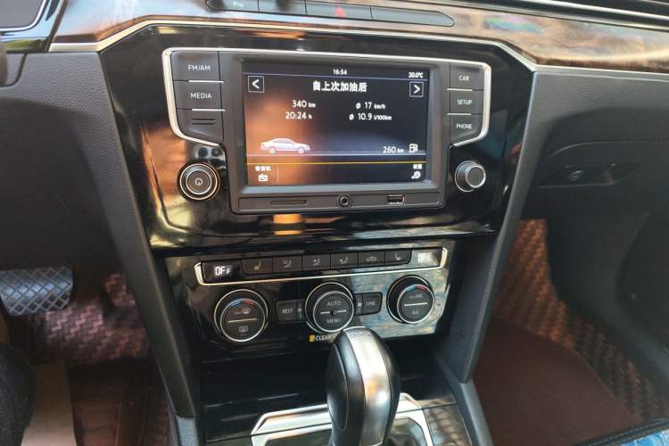 Used Volkswagen Magotan 2017 330TSI DSG Luxury Model Audio And AC Panel