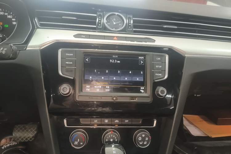 Used Volkswagen Magotan 2017 330TSI DSG Leading Model Audio And AC Panel