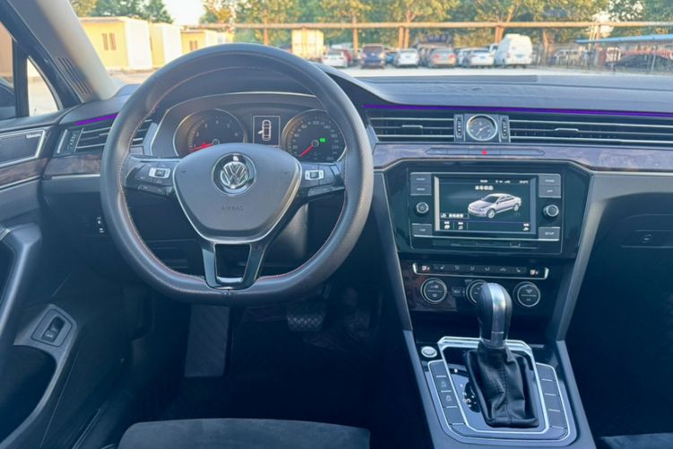 Used Volkswagen Magotan 2017 330TSI DSG Luxury Model Audio And AC Panel