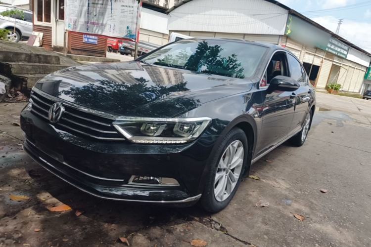 Used Volkswagen Magotan 2017 330TSI DSG Luxury Model Guazi used car, China used car export, Used car for sale, Used Volkswagen cars, Cheapest cars for sale