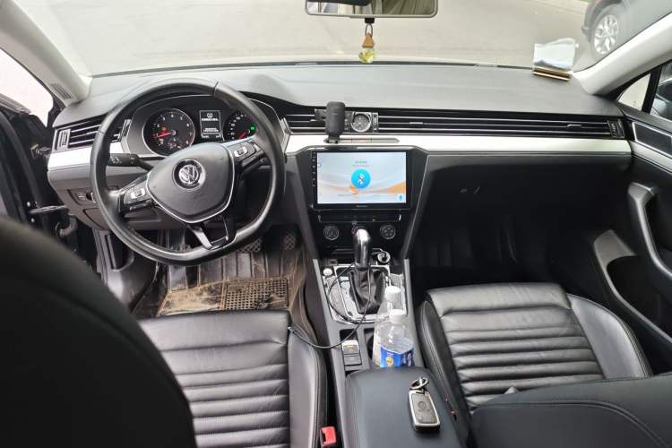 Used Volkswagen Magotan 2017 330TSI DSG Leading Model Center Console