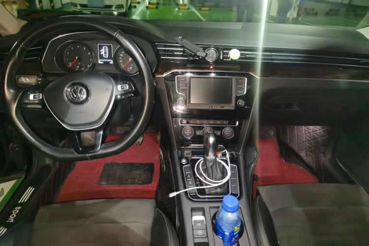 Used Volkswagen Magotan 2017 330TSI DSG Luxury Model Center Console