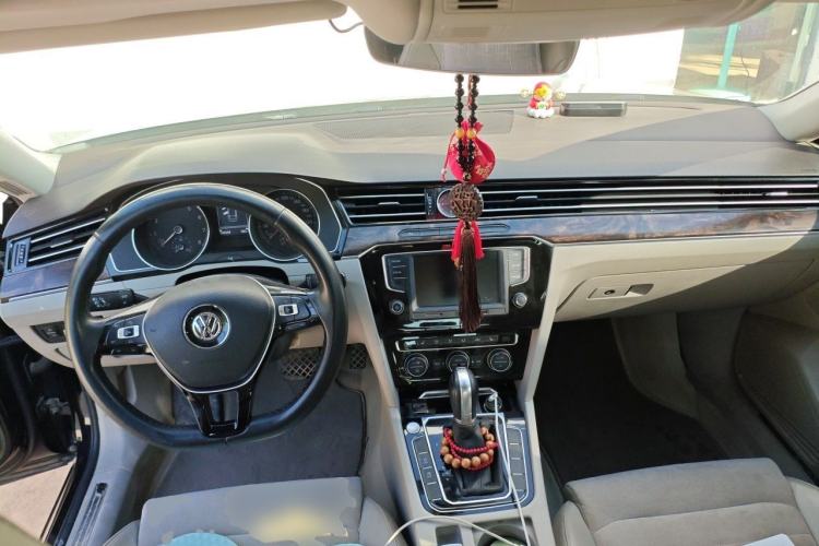 Used Volkswagen Magotan 2017 380TSI DSG Luxury Model Center Console