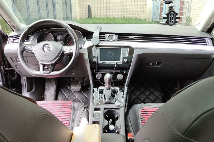 Used Volkswagen Magotan 2017 330TSI DSG Leading Model Center Console