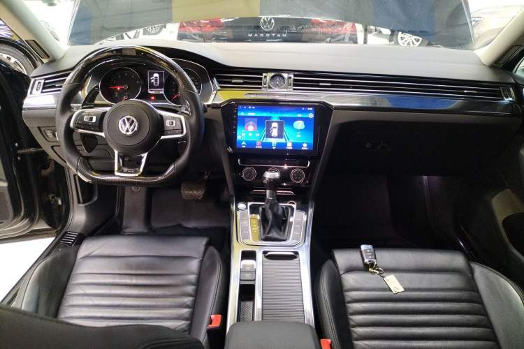 Used Volkswagen Magotan 2017 330TSI DSG Leading Model Center Console