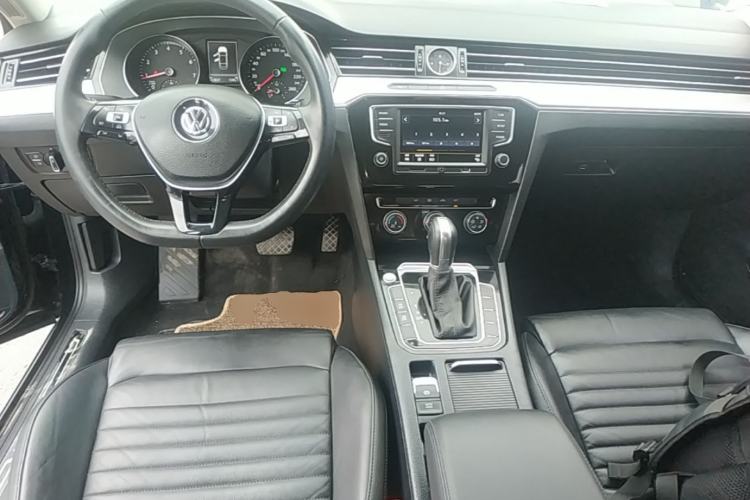 Used Volkswagen Magotan 2017 330TSI DSG Leading Model Center Console