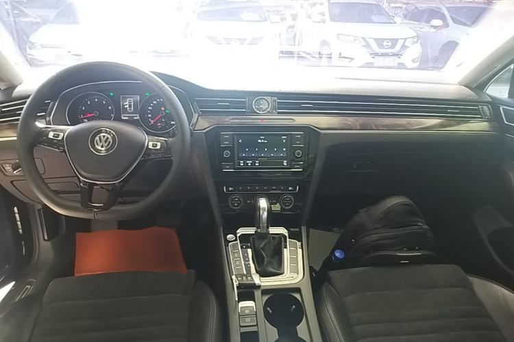Used Volkswagen Magotan 2017 330TSI DSG Luxury Model Center Console