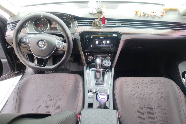 Used Volkswagen Magotan 2017 330TSI DSG Luxury Model Center Console
