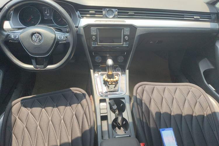 Used Volkswagen Magotan 2017 330TSI DSG Leading Model Center Console