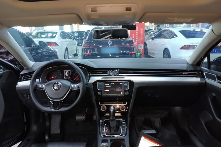 Used Volkswagen Magotan 2017 330TSI DSG Leading Model Center Console