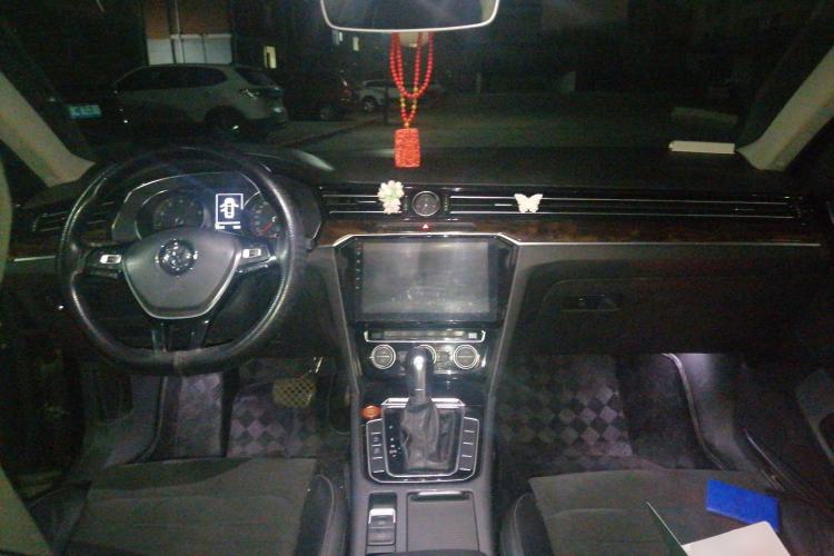 Used Volkswagen Magotan 2017 330TSI DSG Luxury Model Center Console