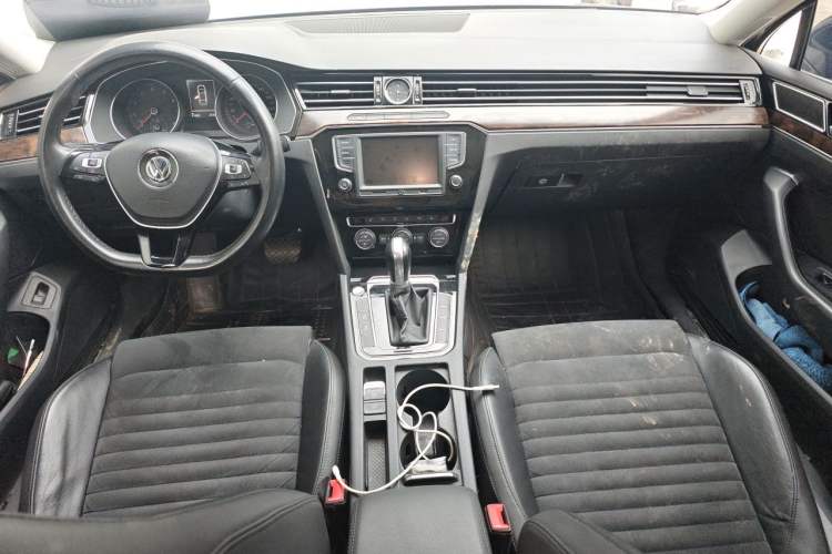 Used Volkswagen Magotan 2017 330TSI DSG Luxury Model Center Console