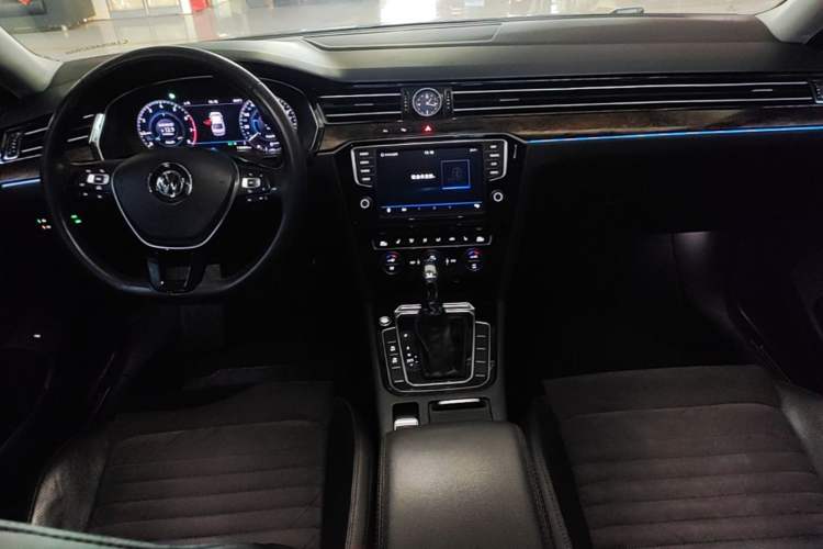 Used Volkswagen Magotan 2017 330TSI DSG Luxury Model Center Console