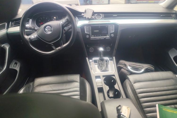 Used Volkswagen Magotan 2017 330TSI DSG Leading Model Center Console
