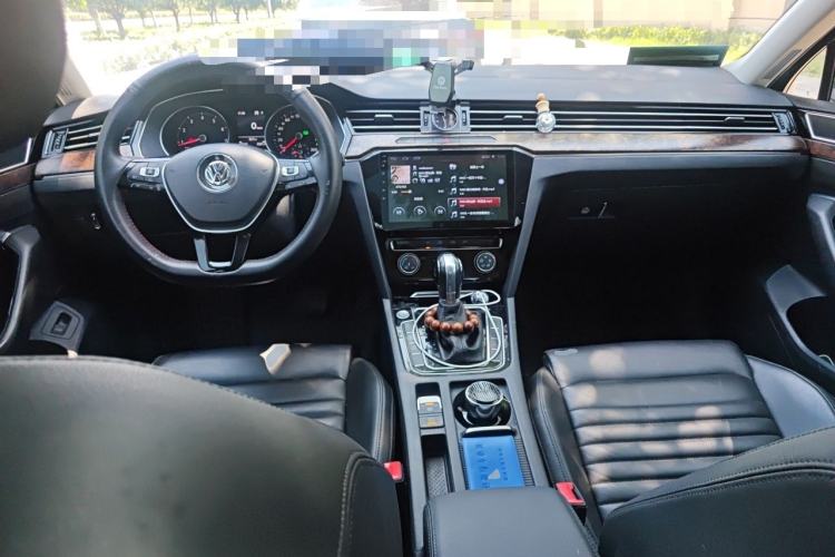 Used Volkswagen Magotan 2017 330TSI DSG Leading Model Center Console