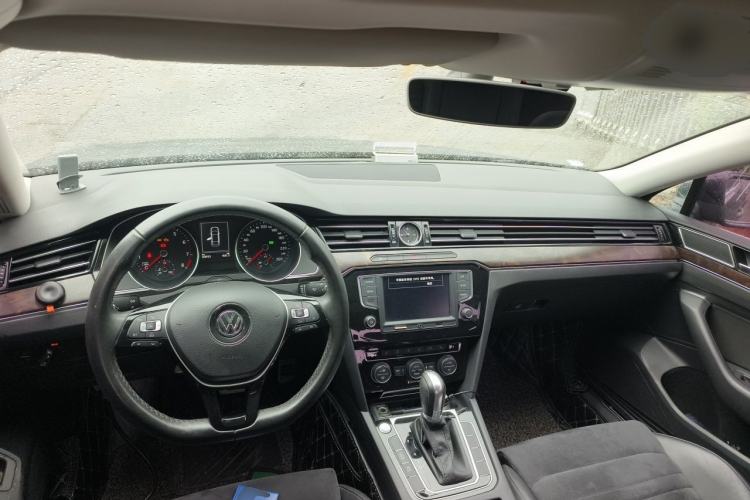 Used Volkswagen Magotan 2017 330TSI DSG Luxury Model Center Console