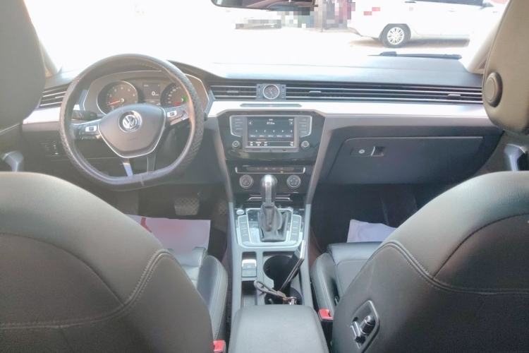Used Volkswagen Magotan 2017 330TSI DSG Leading Model Center Console