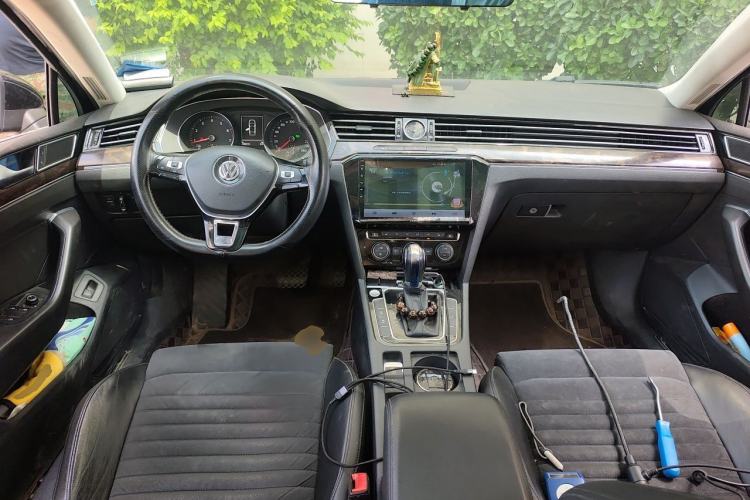 Used Volkswagen Magotan 2017 330TSI DSG Luxury Model Center Console