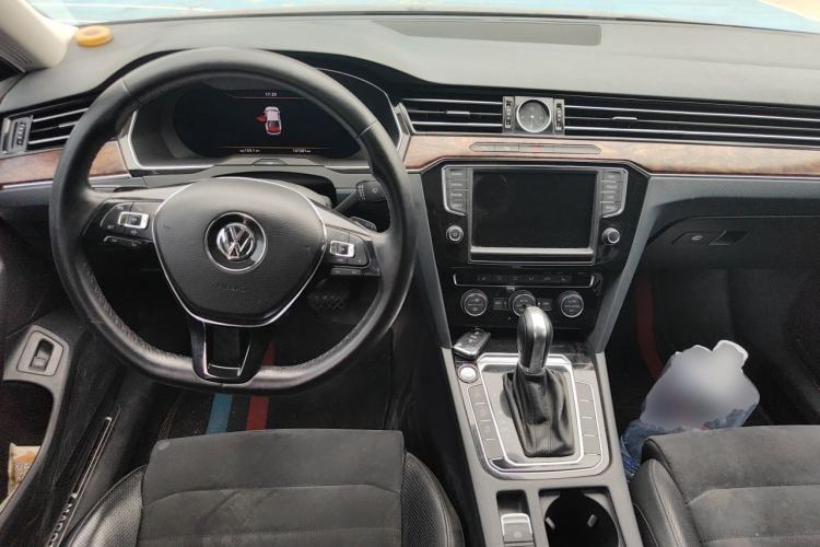 Used Volkswagen Magotan 2017 330TSI DSG Luxury Model Center Console