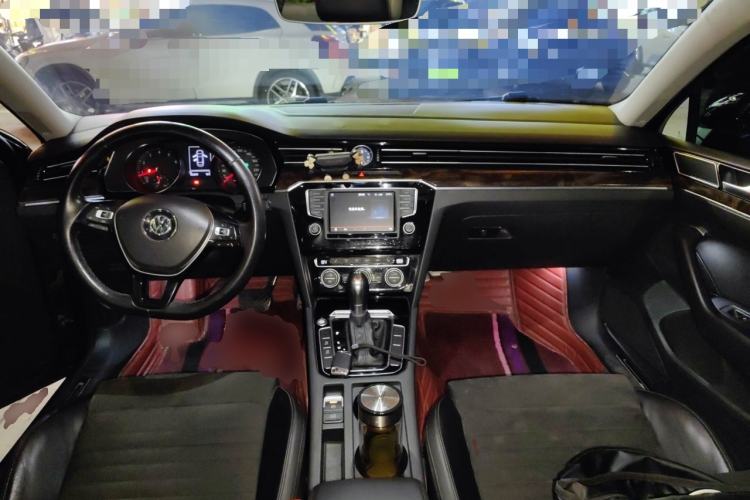 Used Volkswagen Magotan 2017 330TSI DSG Luxury Model Center Console