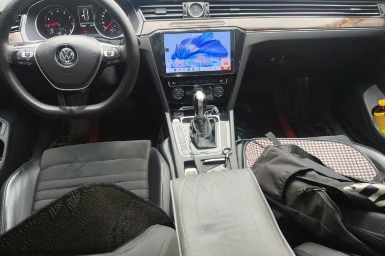 Used Volkswagen Magotan 2017 380TSI DSG Luxury Model Center Console
