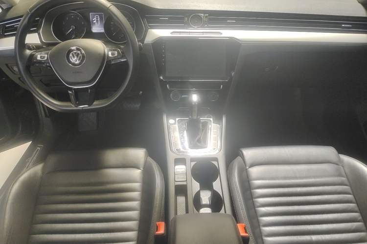Used Volkswagen Magotan 2017 330TSI DSG Leading Model Center Console