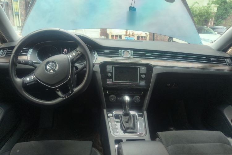 Used Volkswagen Magotan 2017 330TSI DSG Luxury Model Center Console