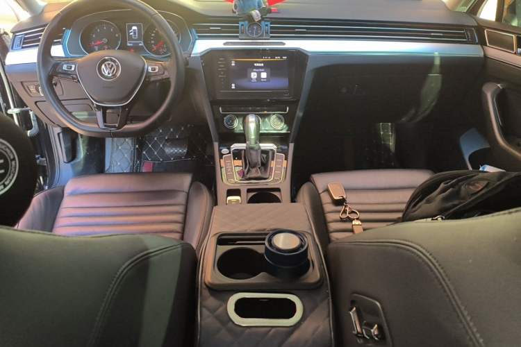 Used Volkswagen Magotan 2017 330TSI DSG Leading Model Center Console