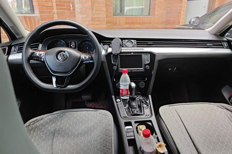 Used Volkswagen Magotan 2017 330TSI DSG Leading Model Center Console