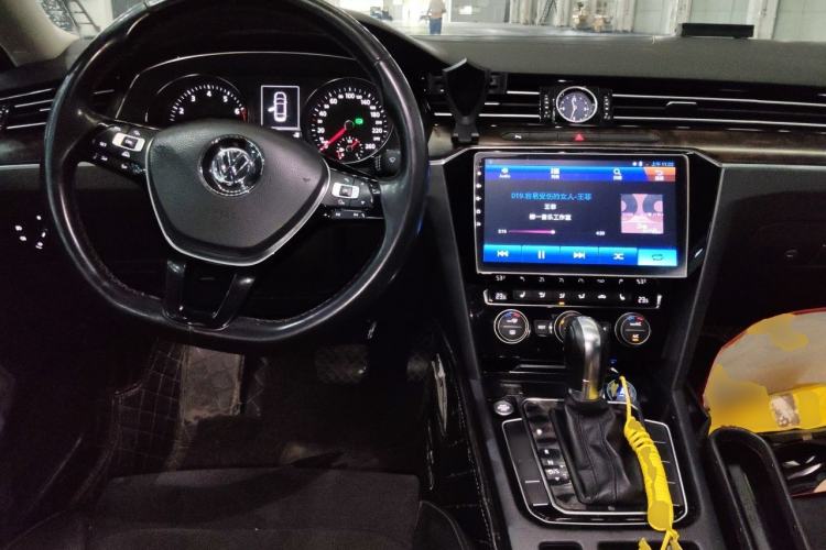 Used Volkswagen Magotan 2017 330TSI DSG Luxury Model Center Console