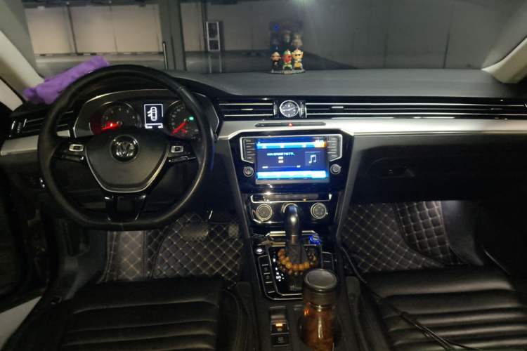 Used Volkswagen Magotan 2017 330TSI DSG Leading Model Center Console