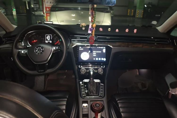 Used Volkswagen Magotan 2017 280TSI DSG Comfort Model Center Console