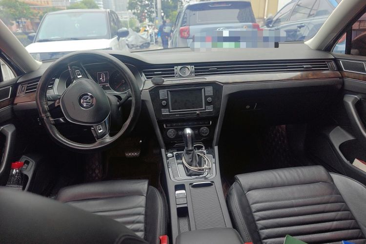Used Volkswagen Magotan 2017 330TSI DSG Luxury Model Center Console