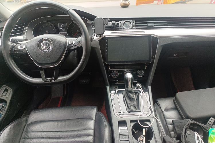 Used Volkswagen Magotan 2017 280TSI DSG Leading Edition Center Console