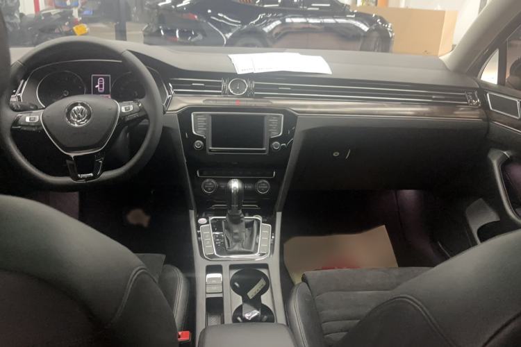 Used Volkswagen Magotan 2017 380TSI DSG Luxury Model Center Console
