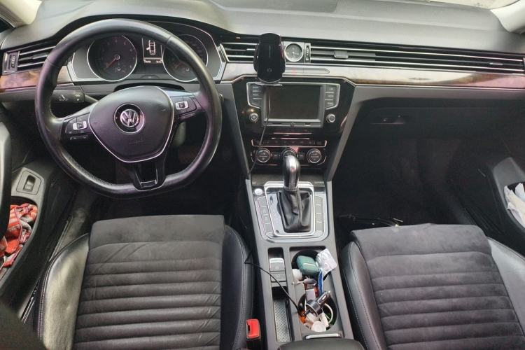 Used Volkswagen Magotan 2017 330TSI DSG Luxury Model Center Console