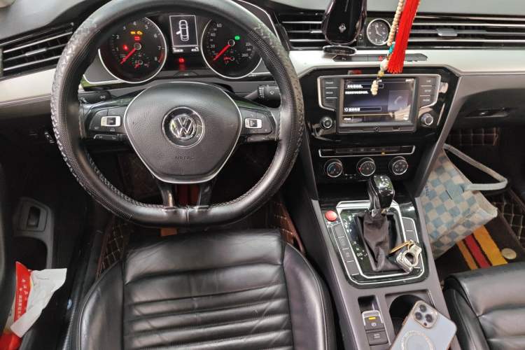 Used Volkswagen Magotan 2017 330TSI DSG Leading Model Center Console