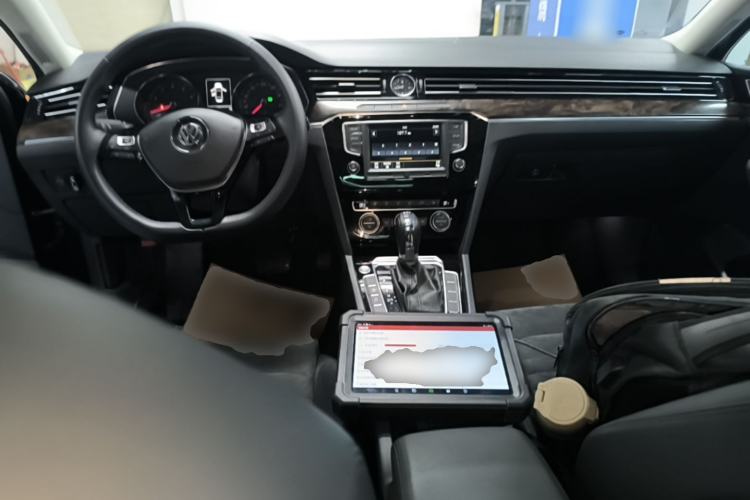 Used Volkswagen Magotan 2017 330TSI DSG Luxury Model Center Console