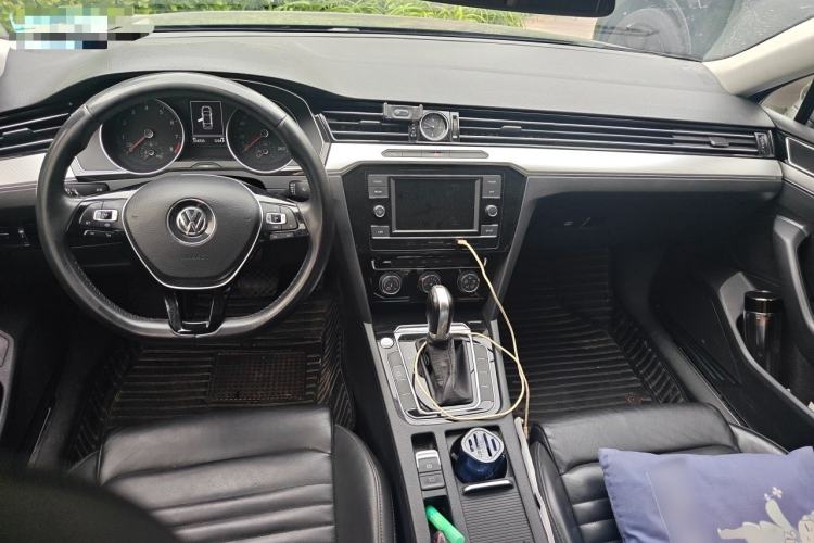 Used Volkswagen Magotan 2017 330TSI DSG Leading Model Center Console