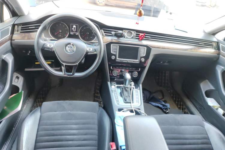 Used Volkswagen Magotan 2017 330TSI DSG Luxury Model Center Console