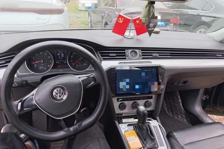 Used Volkswagen Magotan 2017 330TSI DSG Comfort Model Center Console