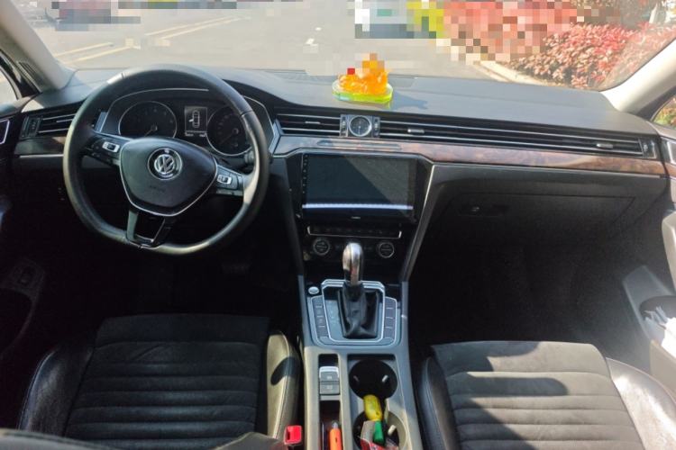 Used Volkswagen Magotan 2017 380TSI DSG Luxury Model Center Console