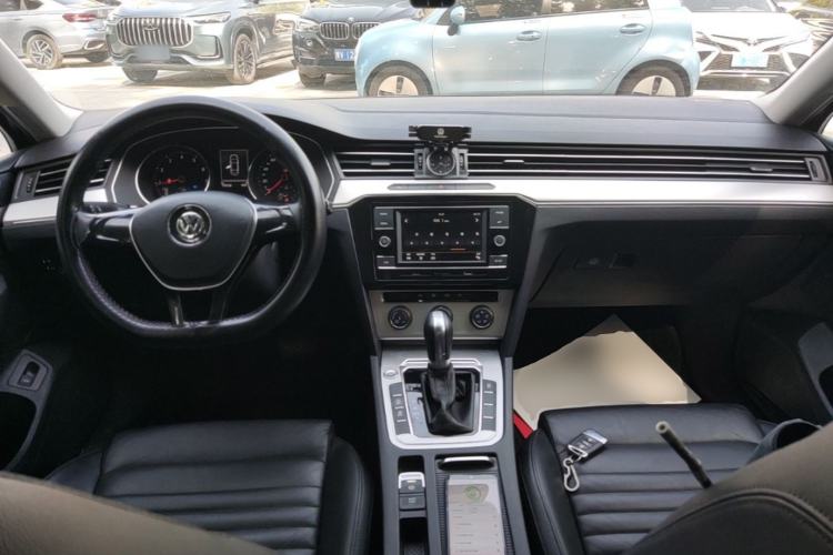 Used Volkswagen Magotan 2017 330TSI DSG Comfort Model Center Console