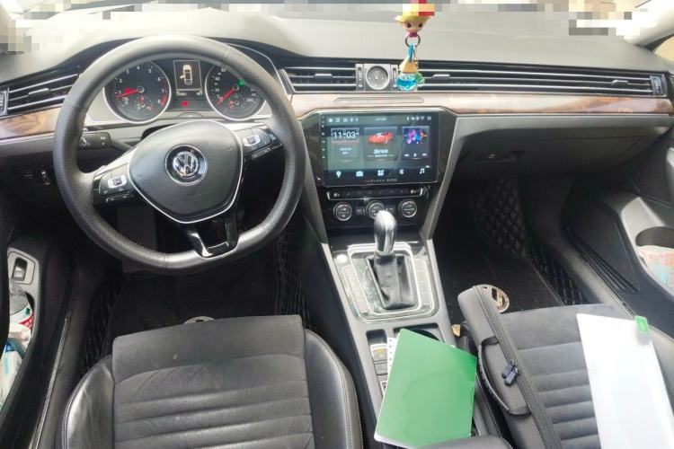 Used Volkswagen Magotan 2017 330TSI DSG Luxury Model Center Console