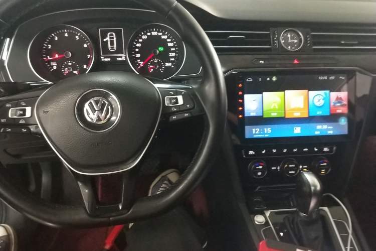 Used Volkswagen Magotan 2017 330TSI DSG Luxury Model Center Console
