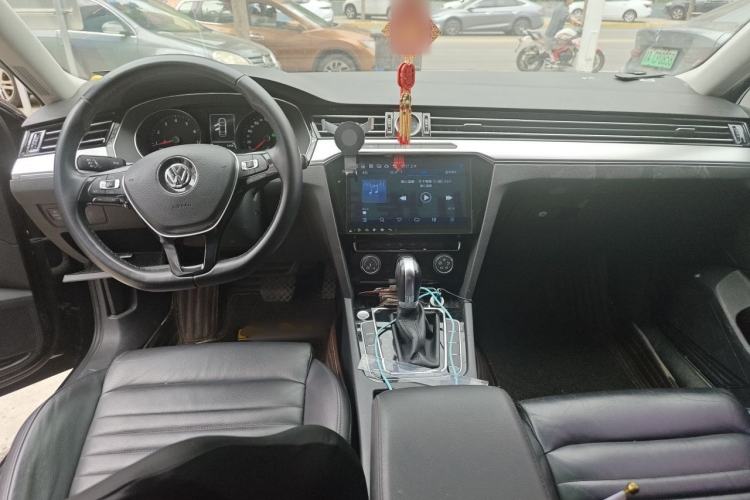 Used Volkswagen Magotan 2017 330TSI DSG Luxury Model Center Console
