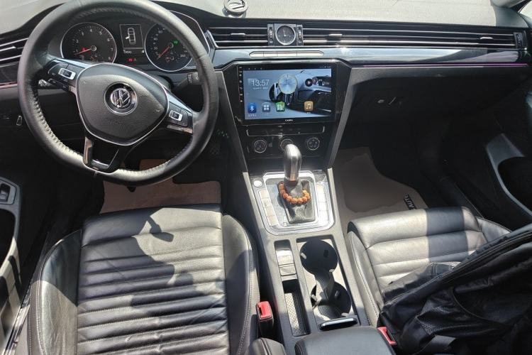 Used Volkswagen Magotan 2017 330TSI DSG Leading Model Center Console
