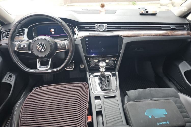 Used Volkswagen Magotan 2017 330TSI DSG Luxury Model Center Console