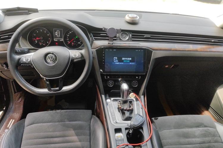 Used Volkswagen Magotan 2017 330TSI DSG Luxury Model Center Console