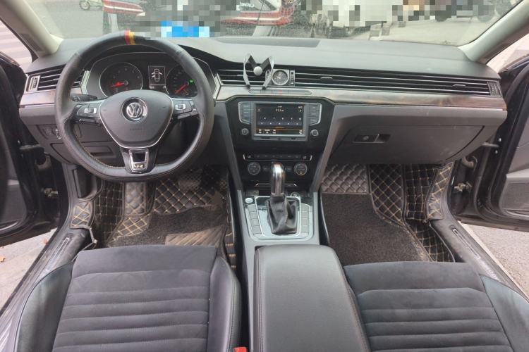Used Volkswagen Magotan 2017 330TSI DSG Luxury Model Center Console